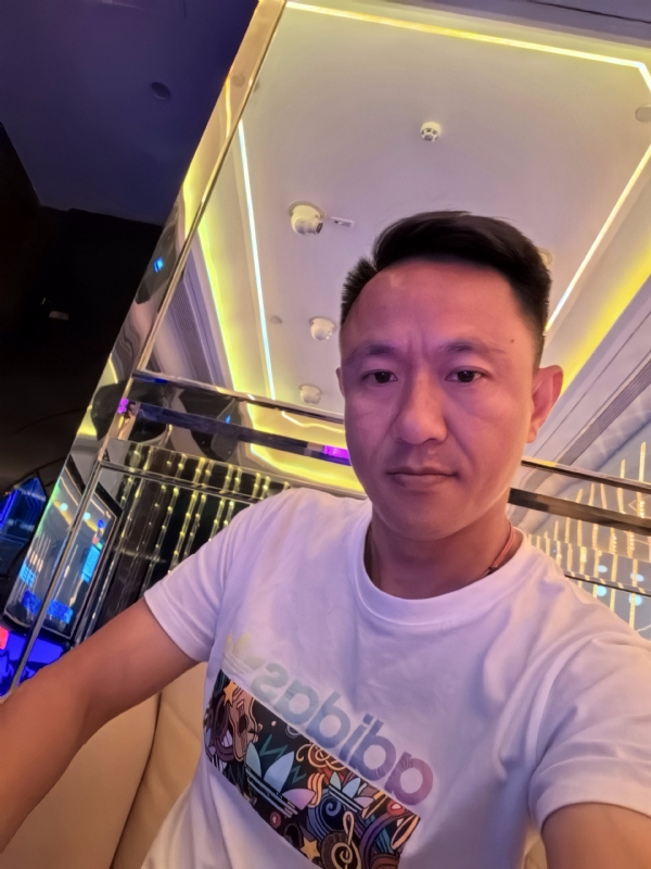 辞岸的第一张照片--邢台相亲服务中心