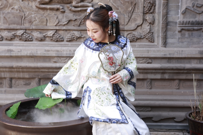 认真的雪的第一张照片--邢台相亲服务中心